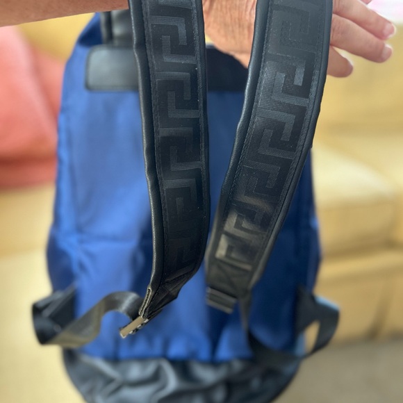 Versace Parfums bucket bag with shoulder straps. Blue with leather trim. - Picture 10 of 11